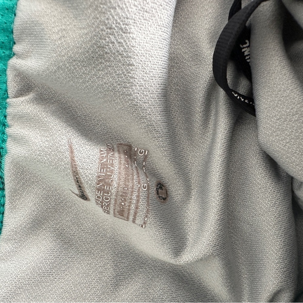 Nike Green and Gray Sports Shorts - Picture 6 of 6
